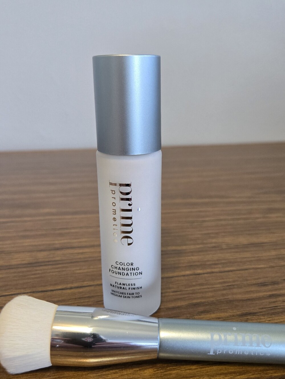 Prime Prometics Color Changing Foundation New In Box BONUS Brush Light-Med Tone